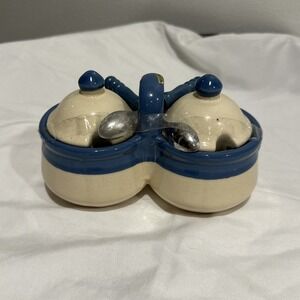 Ceramic Sauce Jam Condiment Pots Serving Jar Divided Pot Holder Set‎ + 2 Spoons